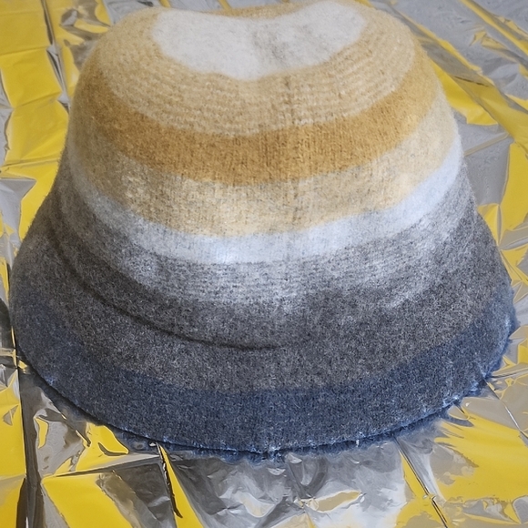 Duluth Trading Co Tan and Blue Wool Blend Hat - Picture 6 of 7